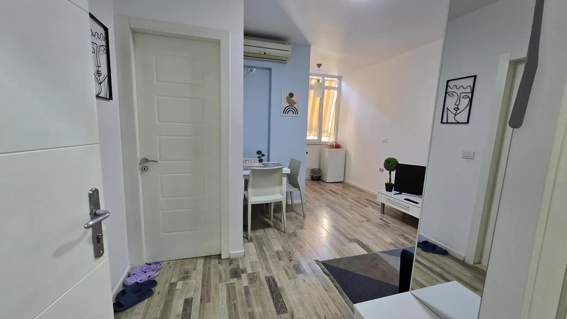 Downtown Tirana Apartments 0*,