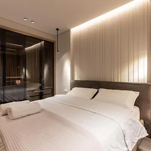 Appartement Night, Tirana