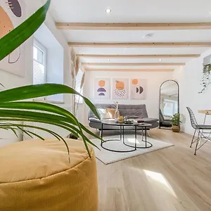 https://stylisches-apartment-mit-terrasse-in-der-altstadt-von.com-bavaria.com