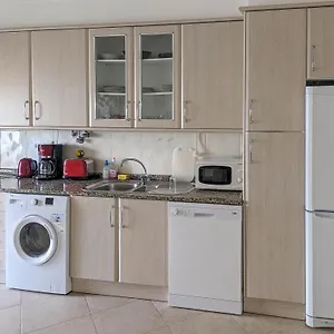stylish-spacious-apartment-in-quiet-area-with-ac.hotelaalgarve.com/
